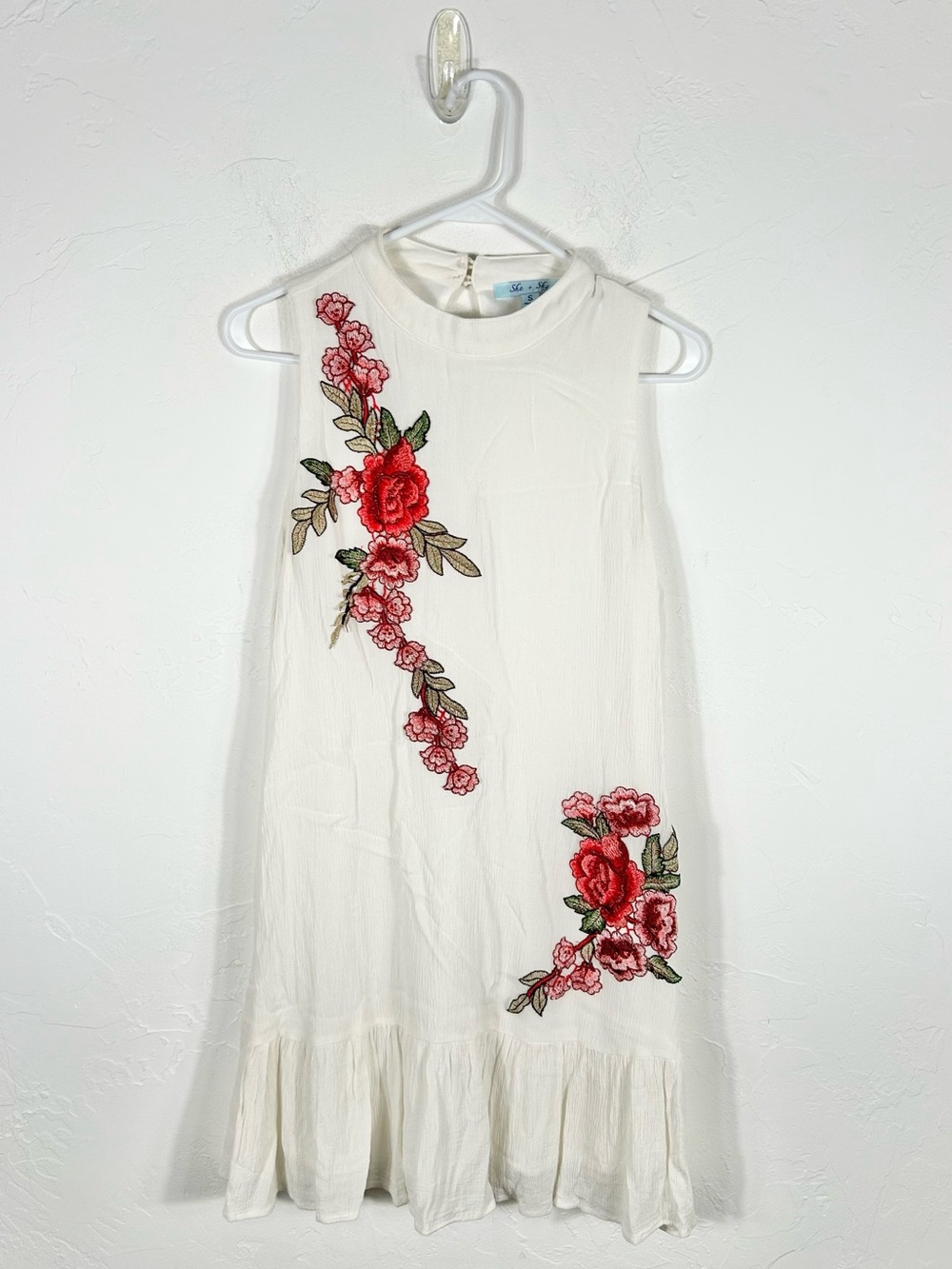 She + Sky White Sleeveless Embroidered Floral Mini Dress Size S Boho Rose